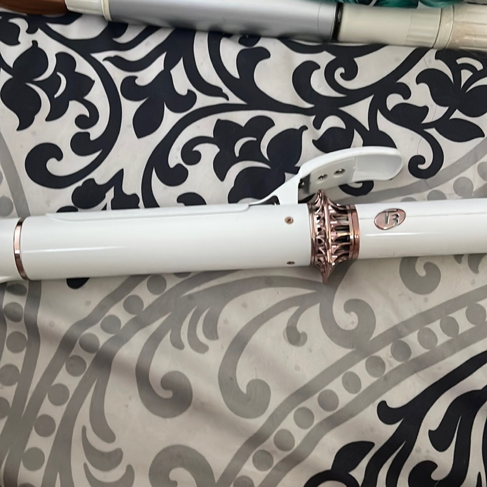 T3 curling iron